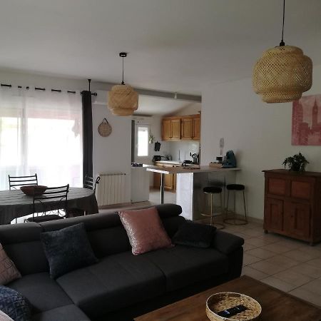 Superbe appartement de 90m2 à Uzes super équipé avec Garage et grand parking privatif Extérieur photo