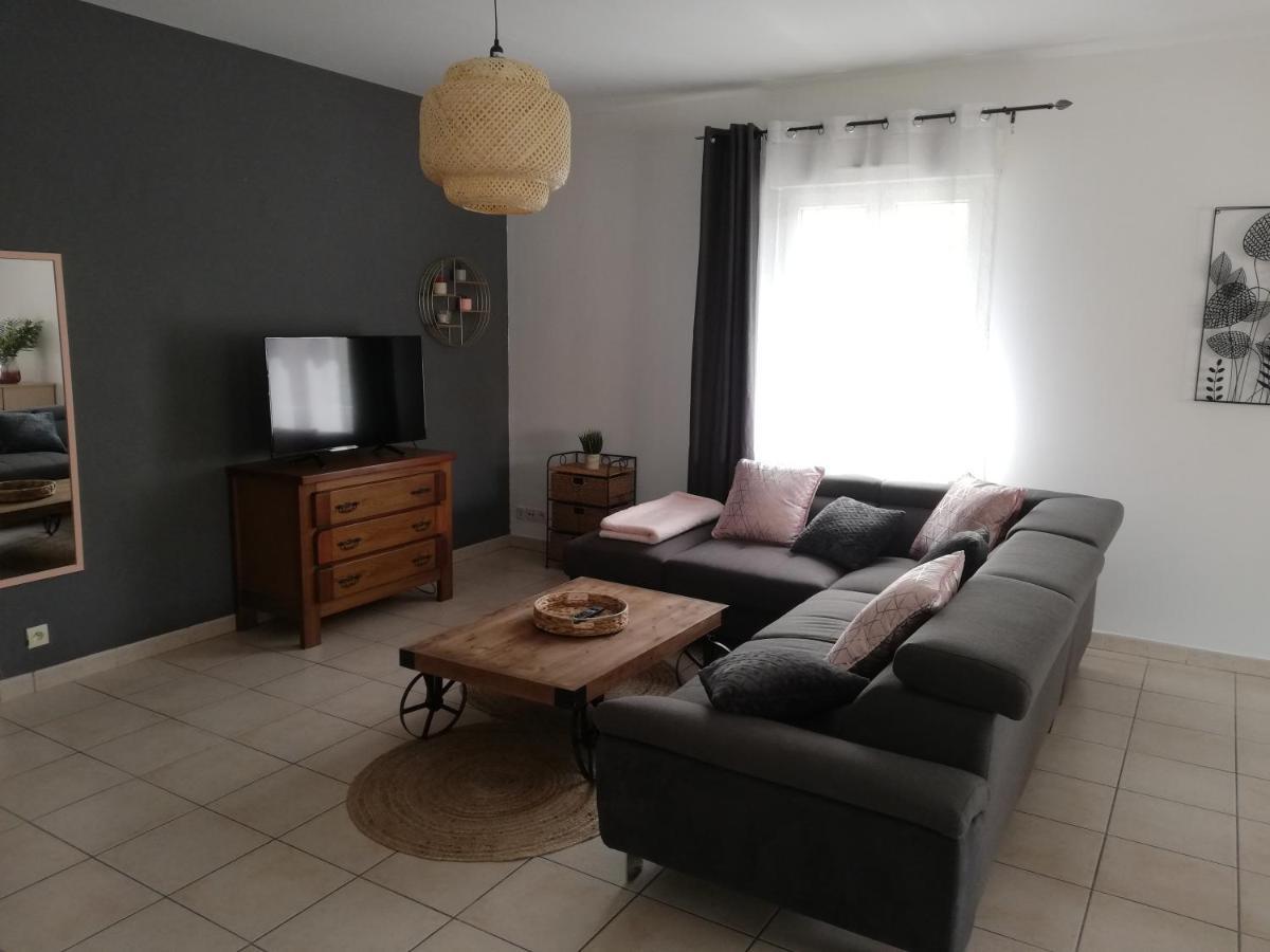 Superbe appartement de 90m2 à Uzes super équipé avec Garage et grand parking privatif Extérieur photo
