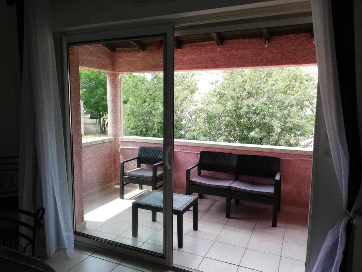 Superbe appartement de 90m2 à Uzes super équipé avec Garage et grand parking privatif Extérieur photo