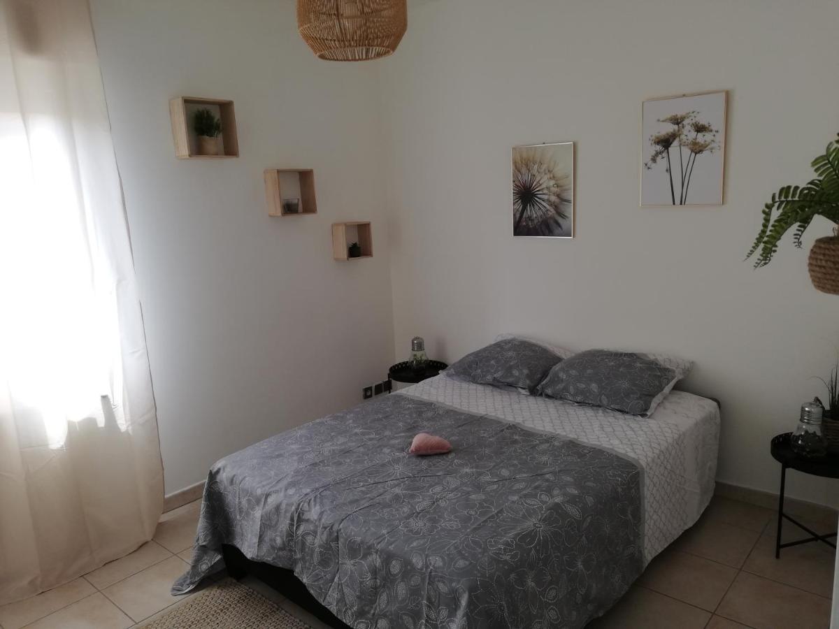 Superbe appartement de 90m2 à Uzes super équipé avec Garage et grand parking privatif Extérieur photo