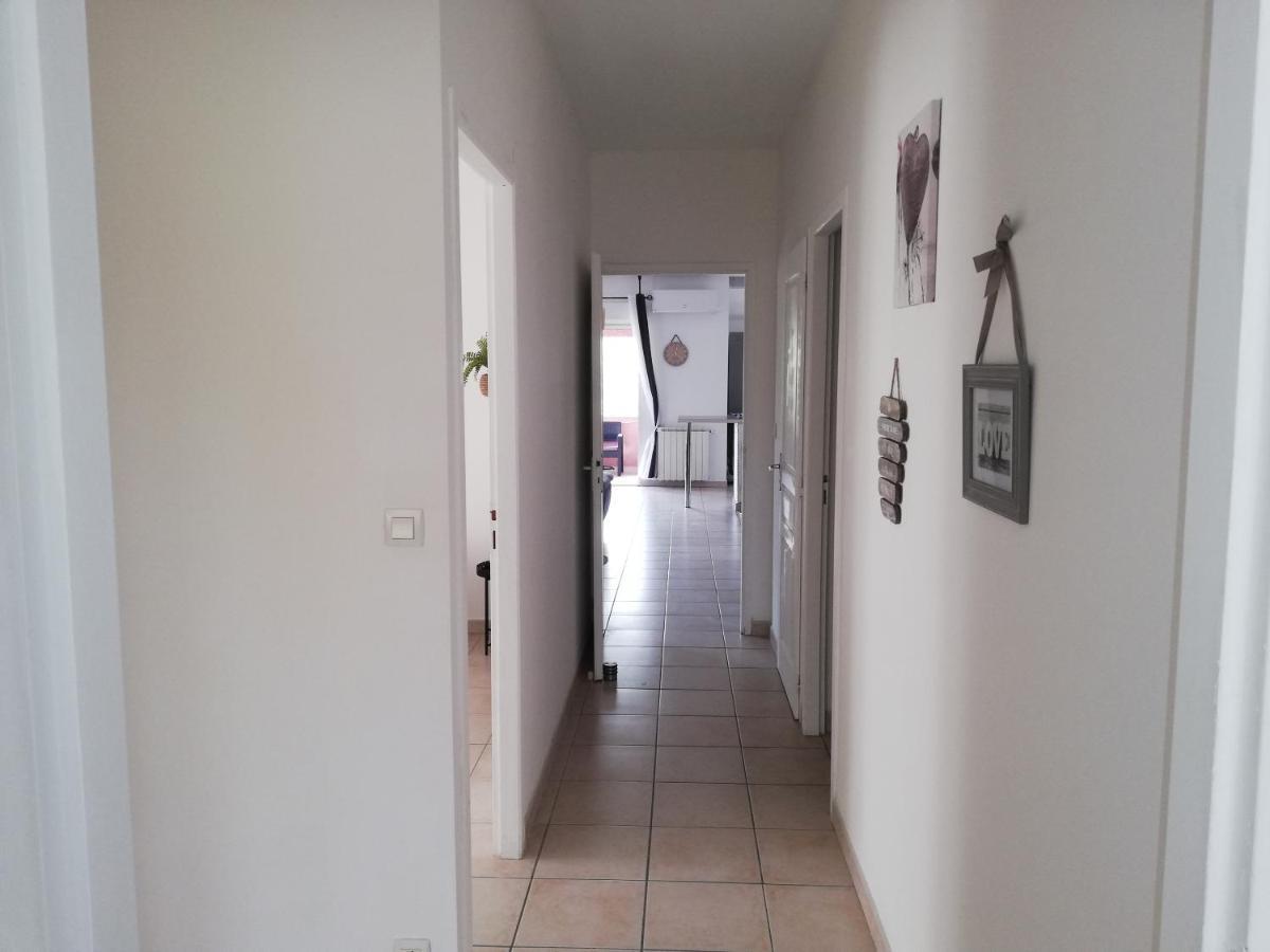 Superbe appartement de 90m2 à Uzes super équipé avec Garage et grand parking privatif Extérieur photo