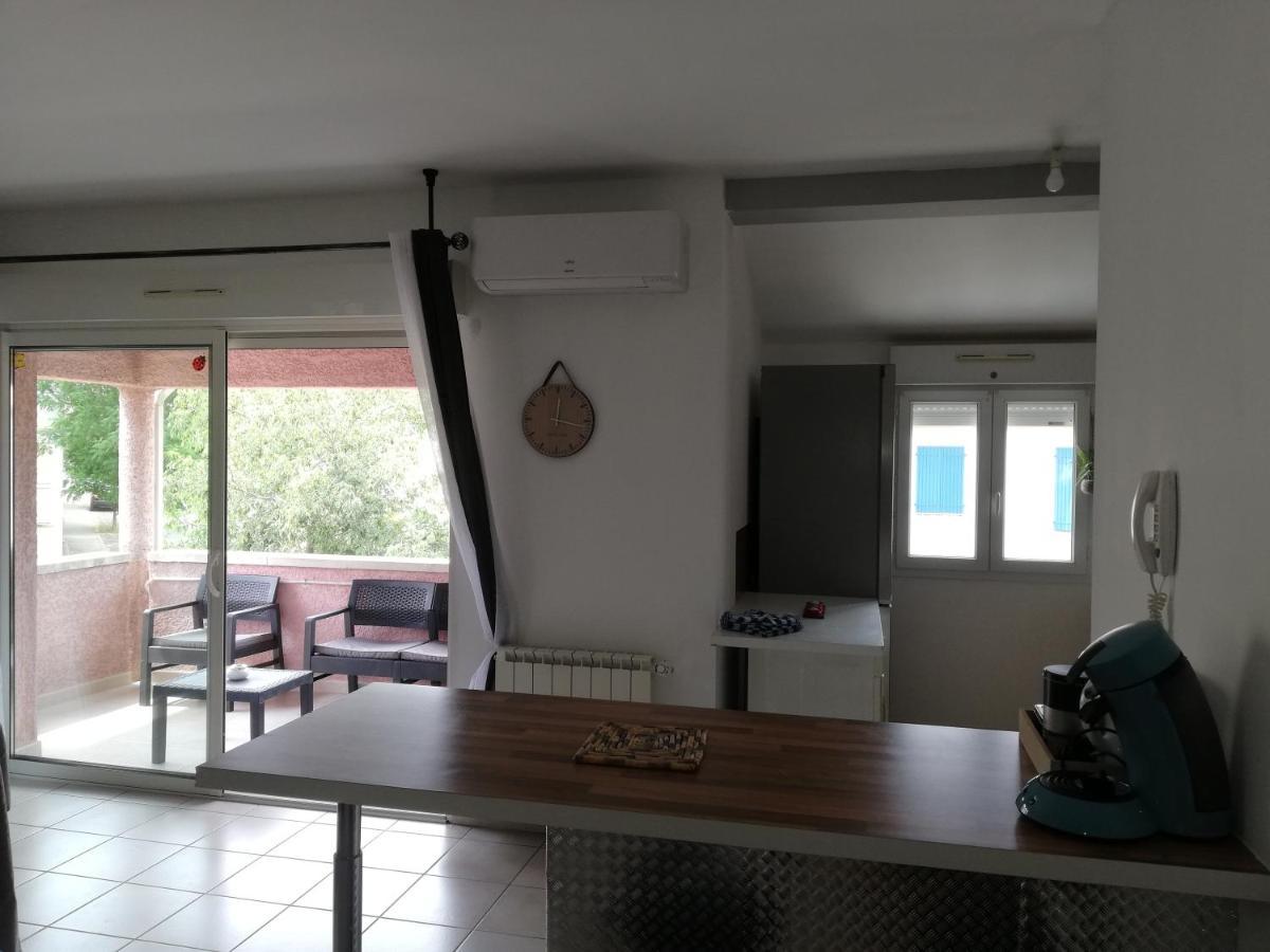 Superbe appartement de 90m2 à Uzes super équipé avec Garage et grand parking privatif Extérieur photo